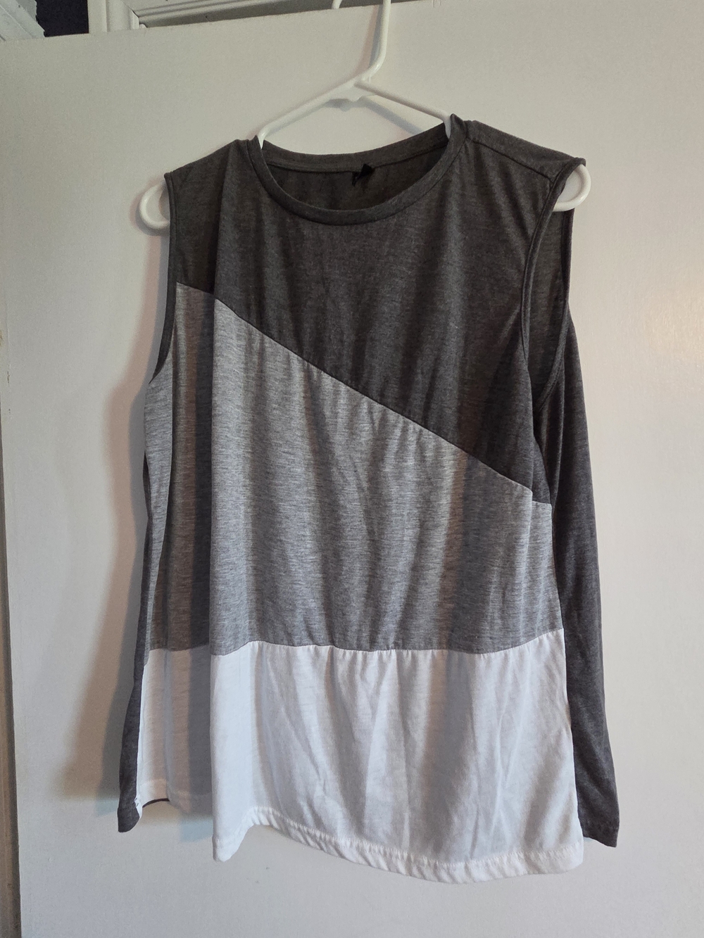 SHEIN Colorblock Sleeveless Muscle Tee in Dark Gray, Light Gray & White